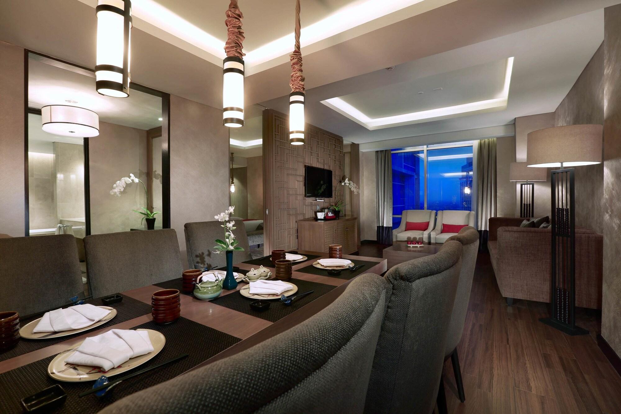 Aston Priority Simatupang Hotel And Conference Center Giacarta Esterno foto