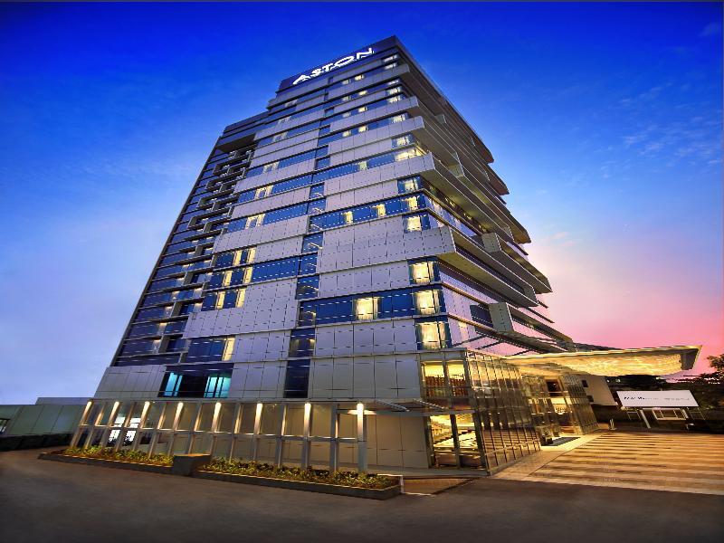 Aston Priority Simatupang Hotel And Conference Center Giacarta Esterno foto