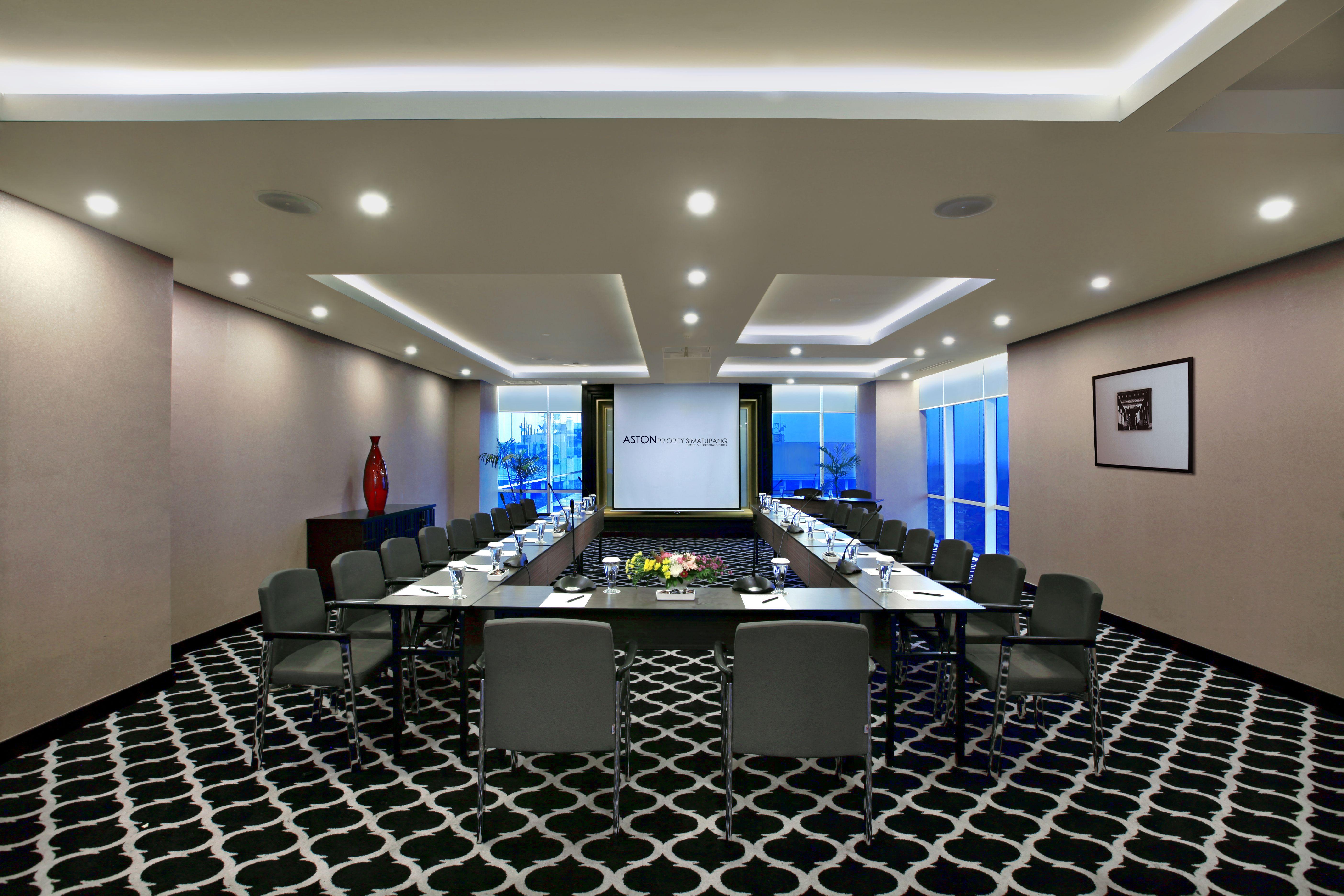 Aston Priority Simatupang Hotel And Conference Center Giacarta Esterno foto