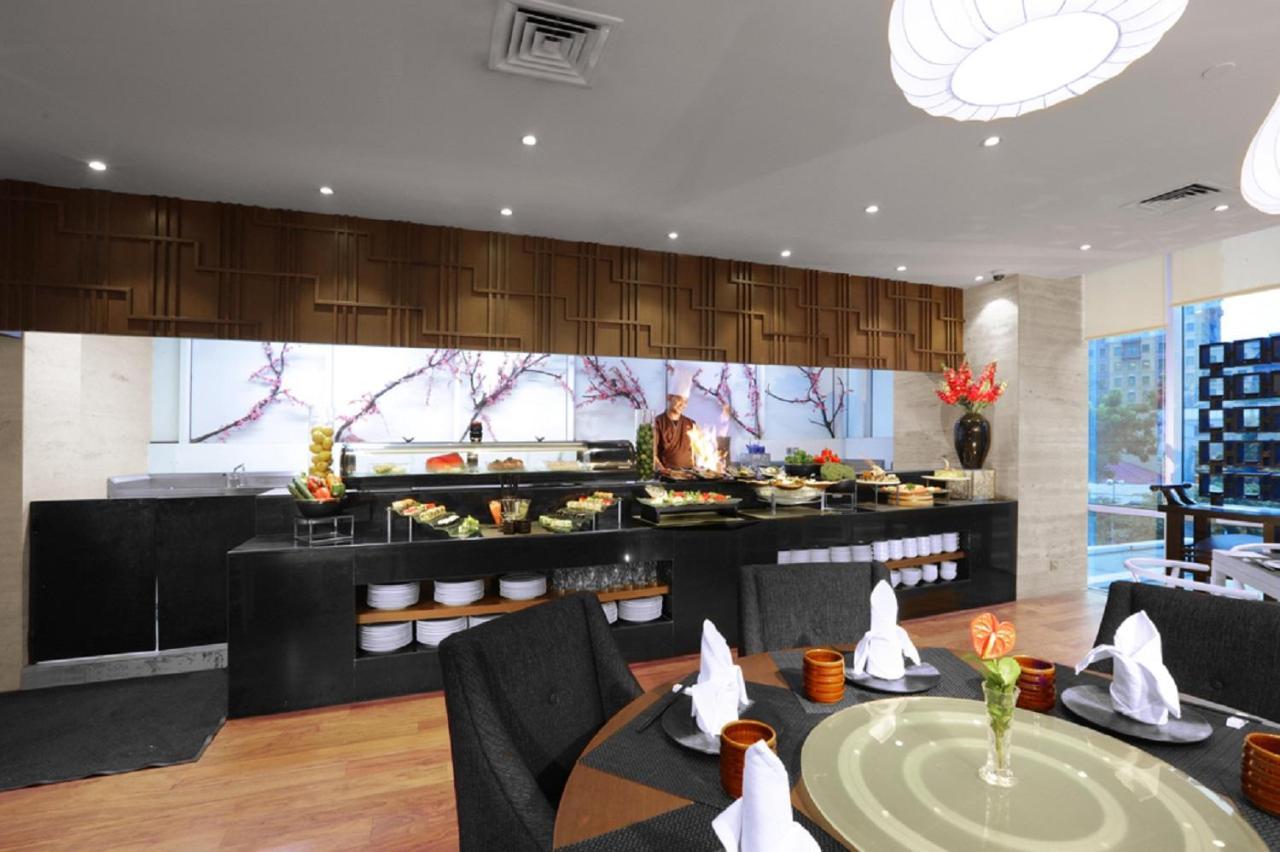 Aston Priority Simatupang Hotel And Conference Center Giacarta Esterno foto