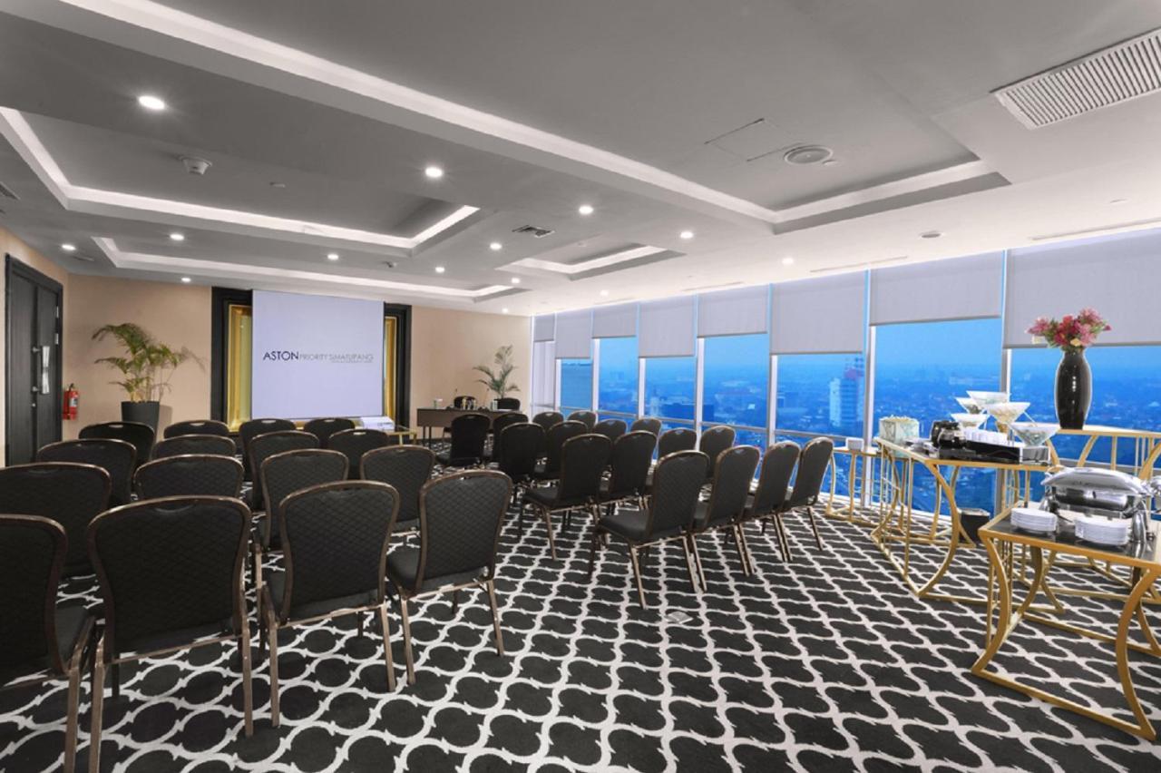 Aston Priority Simatupang Hotel And Conference Center Giacarta Esterno foto
