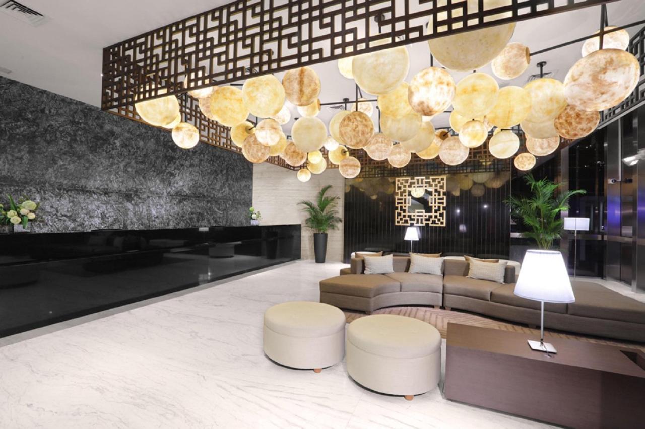 Aston Priority Simatupang Hotel And Conference Center Giacarta Esterno foto