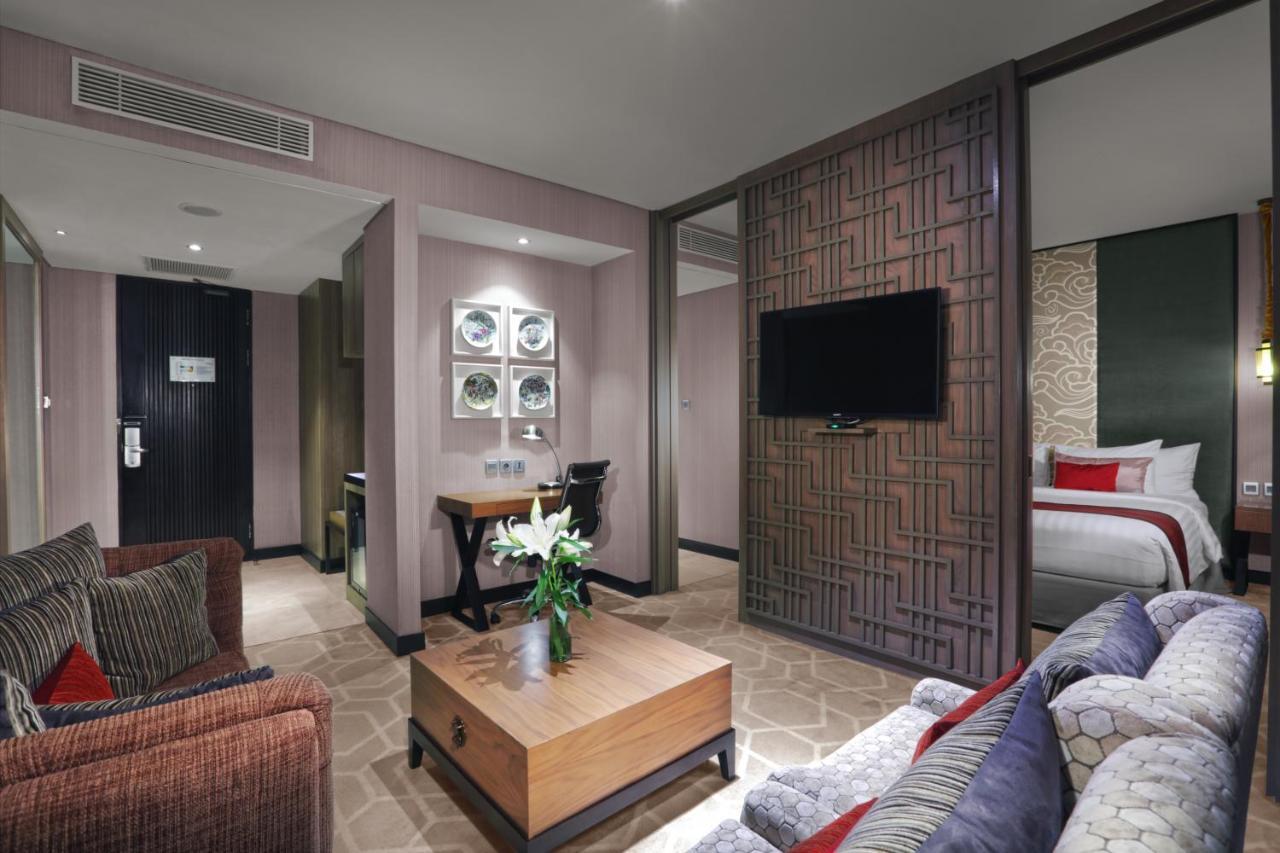 Aston Priority Simatupang Hotel And Conference Center Giacarta Esterno foto