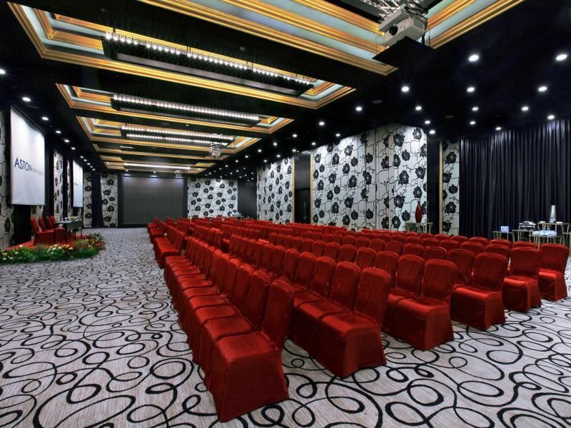 Aston Priority Simatupang Hotel And Conference Center Giacarta Esterno foto