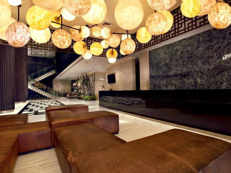 Aston Priority Simatupang Hotel And Conference Center Giacarta Esterno foto