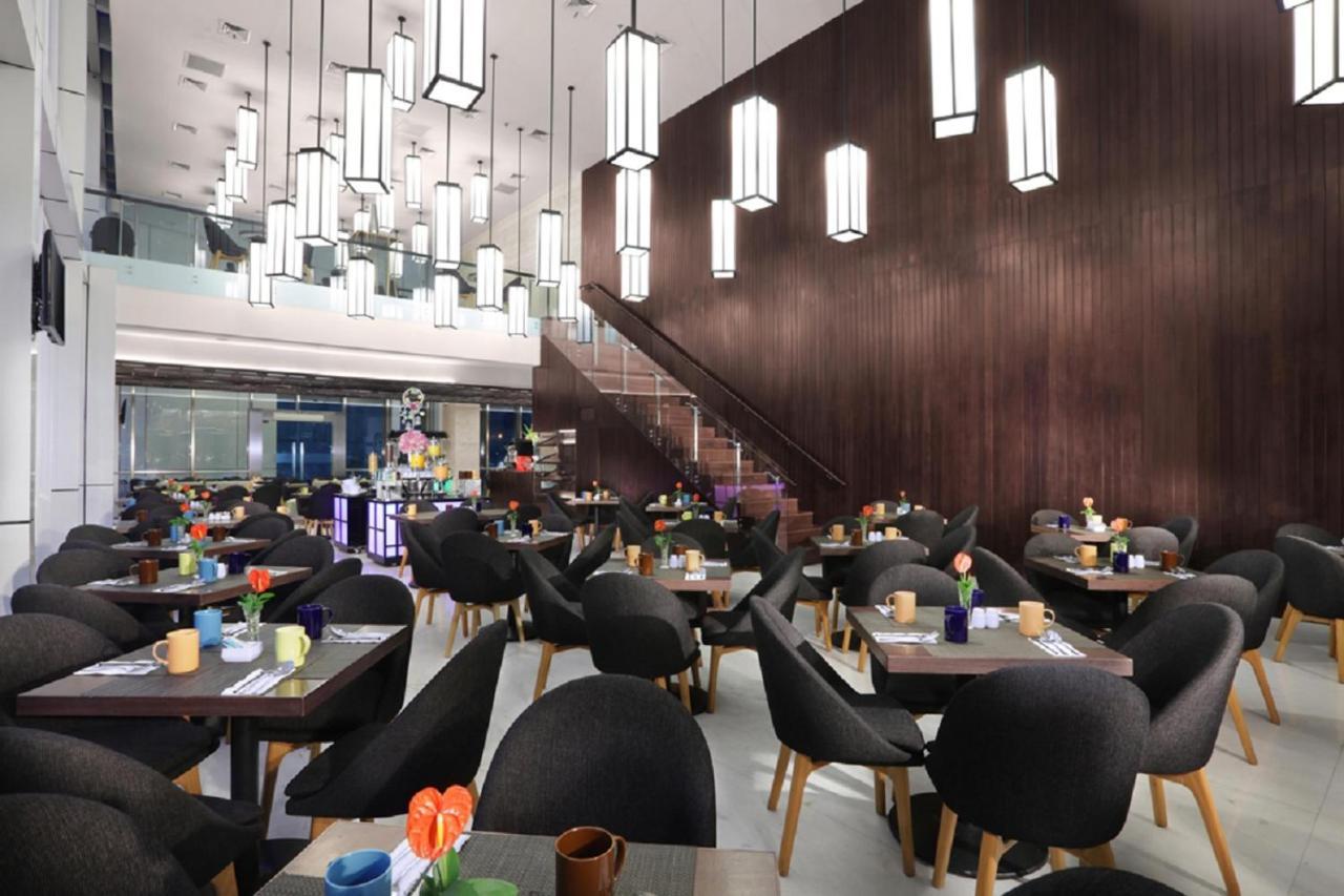 Aston Priority Simatupang Hotel And Conference Center Giacarta Esterno foto