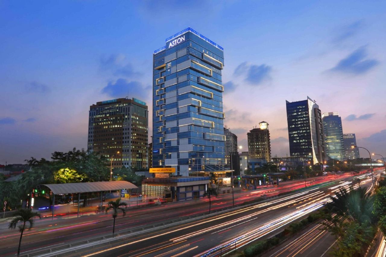Aston Priority Simatupang Hotel And Conference Center Giacarta Esterno foto