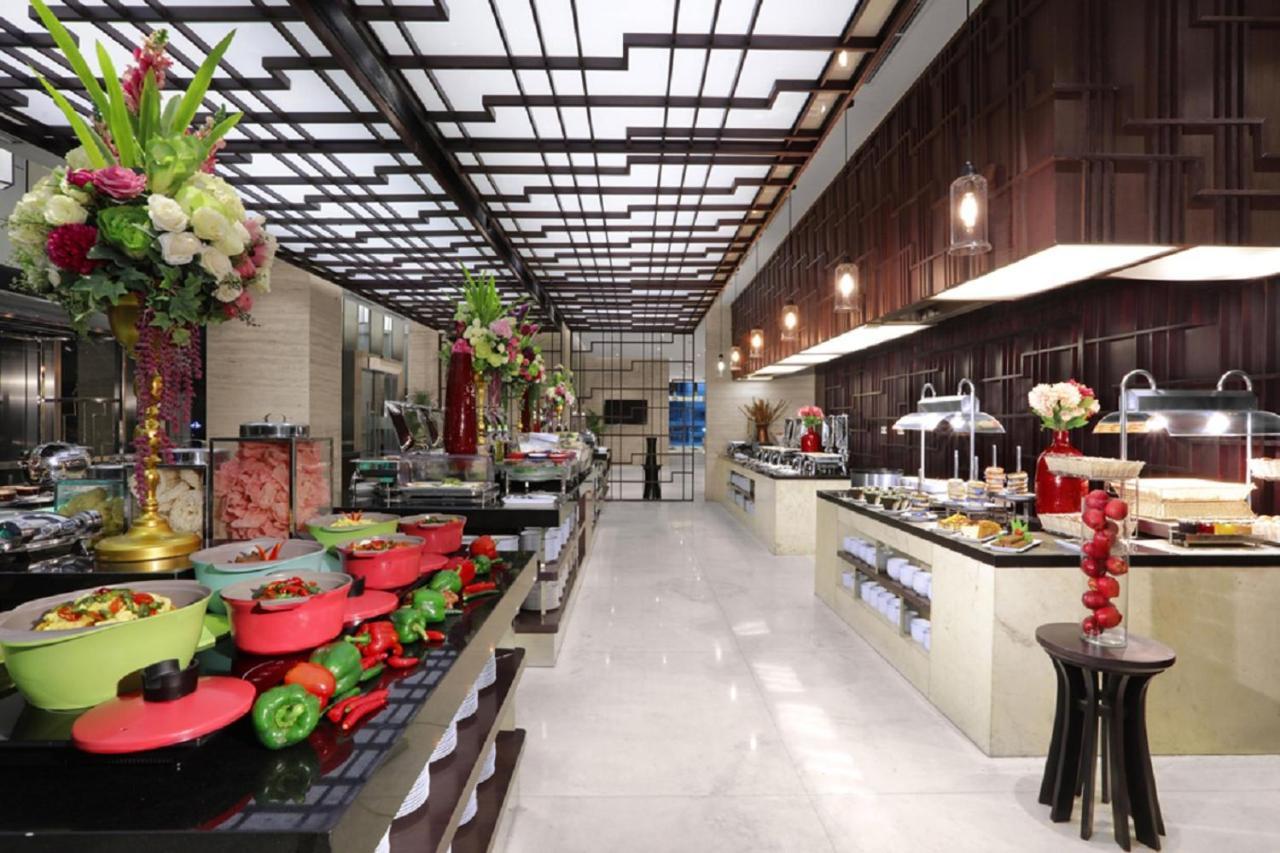 Aston Priority Simatupang Hotel And Conference Center Giacarta Esterno foto